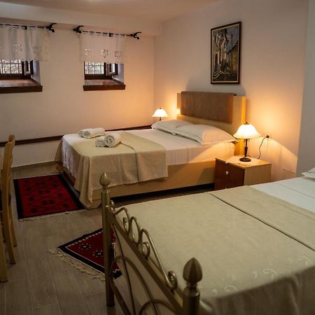 Hotel Borklad Berat Bilik gambar