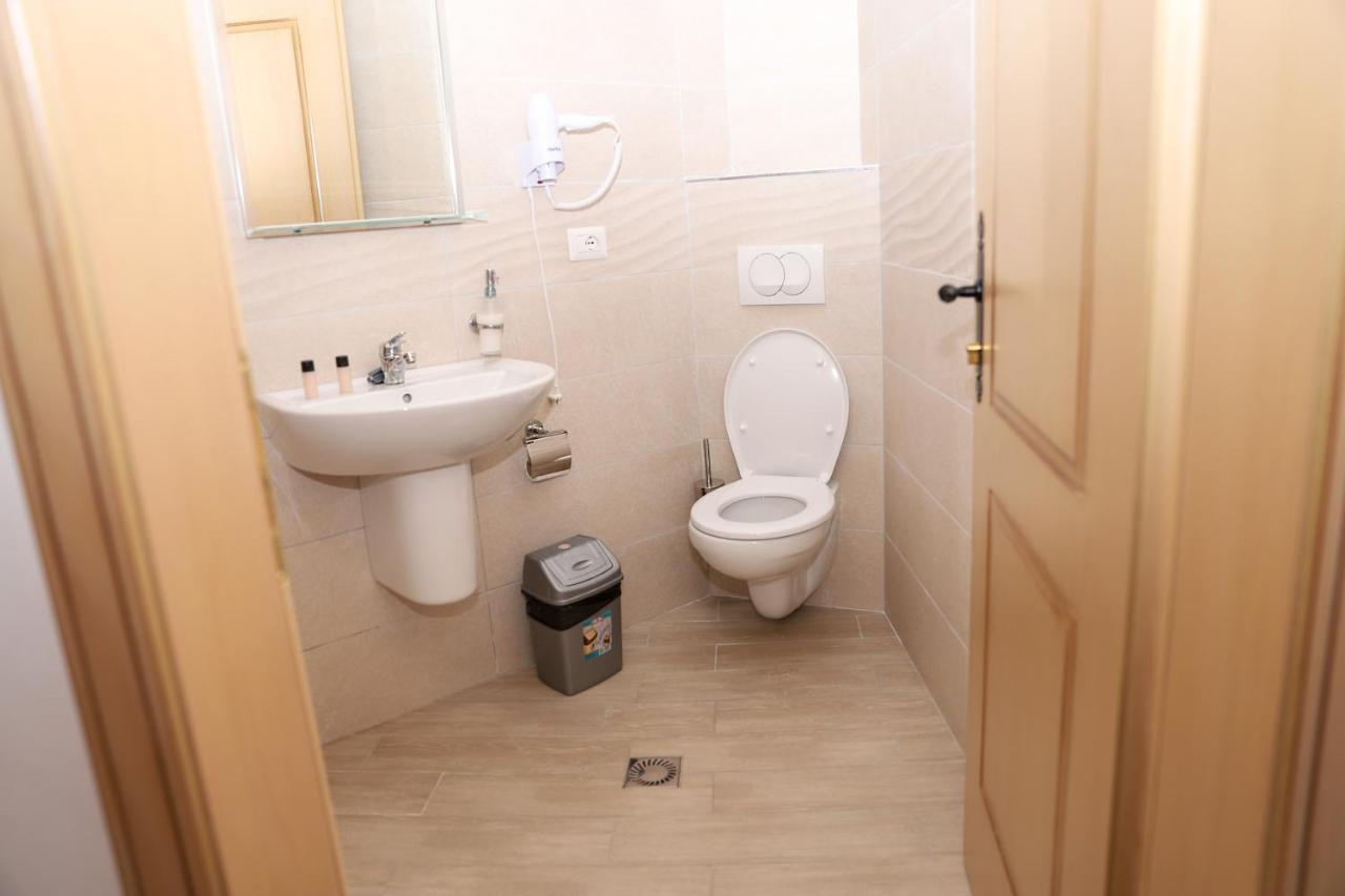 Hotel Borklad Berat Luaran gambar