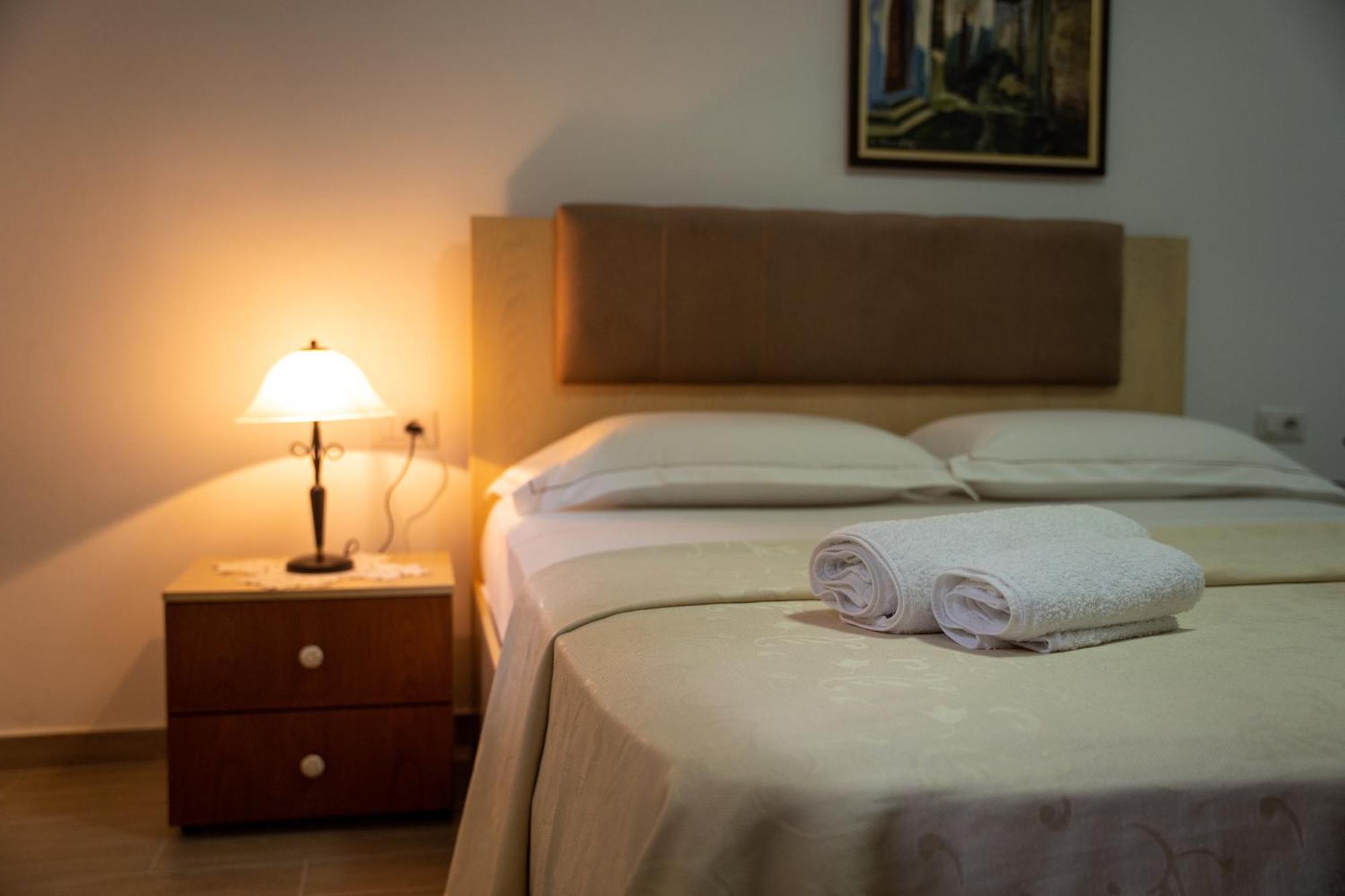 Hotel Borklad Berat Bilik gambar