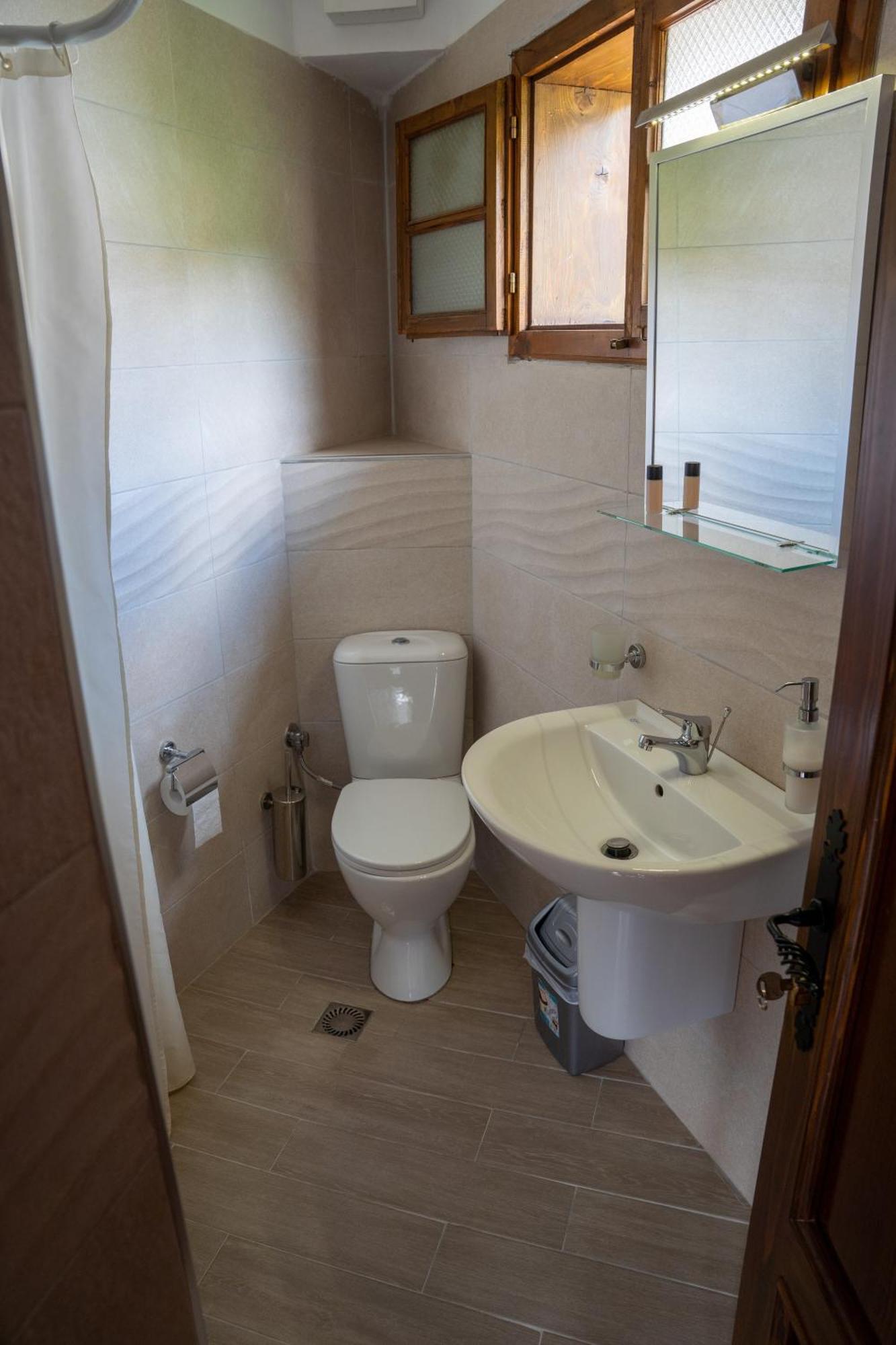 Hotel Borklad Berat Bilik gambar
